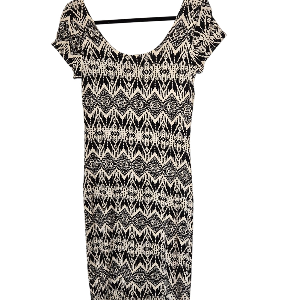 About A Girl Juniors Black and White Patterned Women's Dress Size Medium
